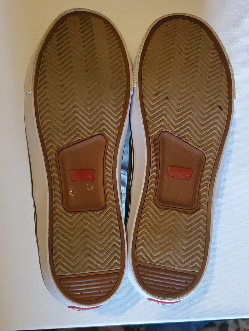 Levis Shoes - Picture 13 of 14
